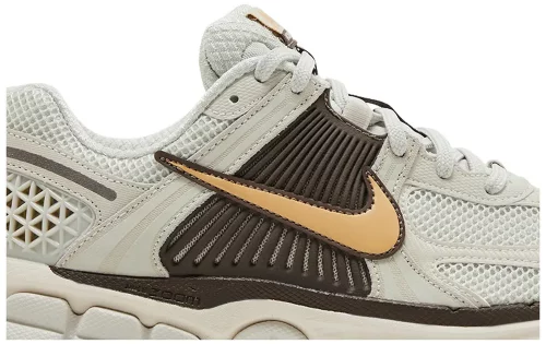 Nike Zoom Vomero 5 WMNS ‘Light Bone Sesame’ – Image 2