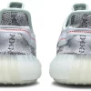 la paire de Yeezy Boost 350 V2 Blue tint vue de derriere